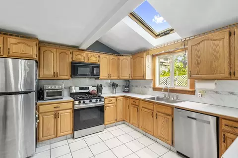 13 6th St, Wareham, MA 02571 photo 2
