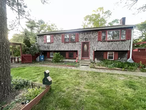 8 Atwood St, Carver, MA 02330