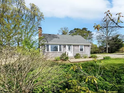 10 Lakeview Dr, Harwich, MA 02645
