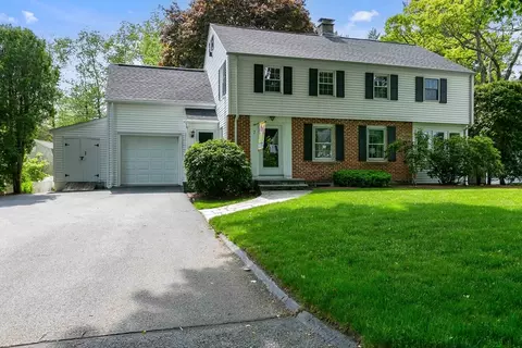7 Kinnicutt Rd, Worcester, MA 01602