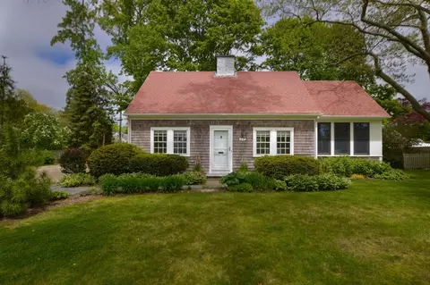 46 Pin Oak Way, Falmouth, MA 02540