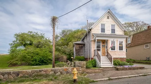 15 Russell Ave, Gloucester, MA 01930