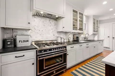 Kitchen - 9 Maple Rd, Weston, MA 02493 photo 2 of 5