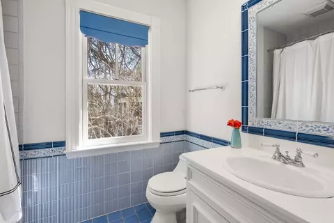 Bath - 9 Maple Rd, Weston, MA 02493 photo 3 of 3
