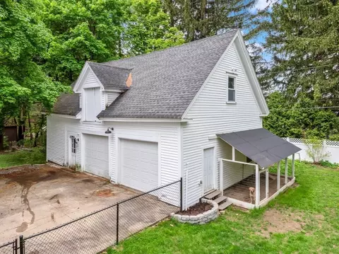 56 Moore Ave, Worcester, MA 01602 photo 4