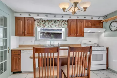1271 Plumtree Rd, Springfield, MA 01119 photo 11