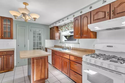 1271 Plumtree Rd, Springfield, MA 01119 photo 13