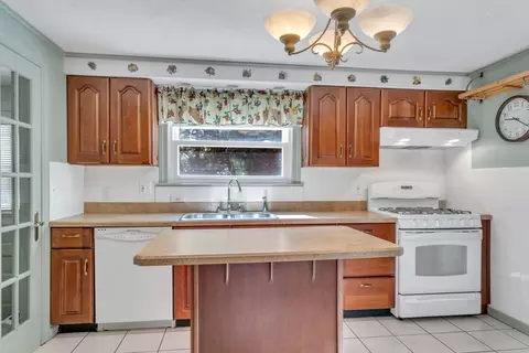 1271 Plumtree Rd, Springfield, MA 01119 photo 12
