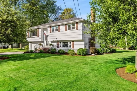 38 Rockland Dr, Brockton, MA 02301