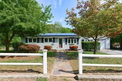 155 E Bacon St, Plainville, MA 02762