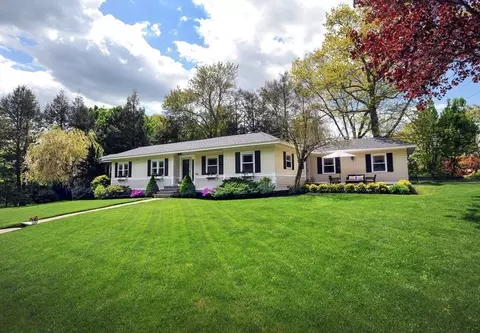 100 Lorraine Rd, Westwood, MA 02090