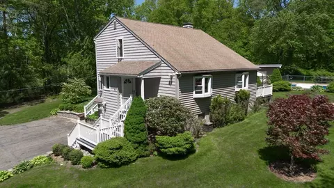 66 Wheelock Rd, Sutton, MA 01590