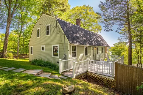 10 Lake View Dr, Ashburnham, MA 01430