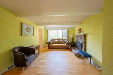 Living - 214 Hampton Rd, Sharon, MA 02067 photo 2 of 3