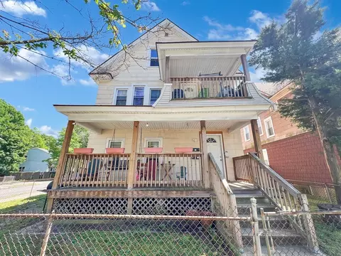 381 Orange St, Springfield, MA 01108 photo 2
