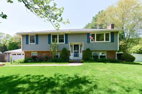 40 Scout Ln, North Attleboro, MA 02760