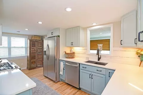 25 Silver Birch Ave, Plymouth, MA 02360