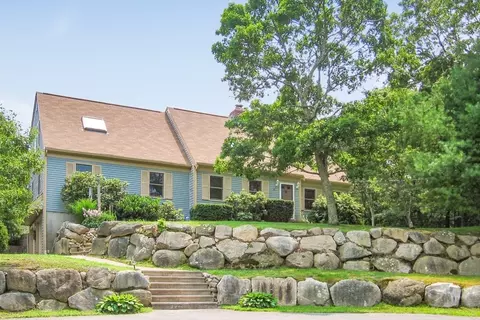 41 Coachman Ln, Barnstable, MA 02668