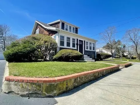 88 Standish Ave, Plymouth, MA 02360