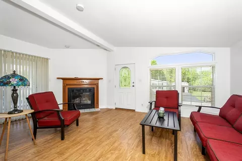 17 Constitution Ave, Warren, MA 01083 photo 5