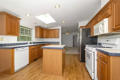 17 Constitution Ave, Warren, MA 01083 photo 8