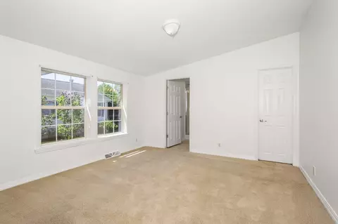 17 Constitution Ave, Warren, MA 01083 photo 12