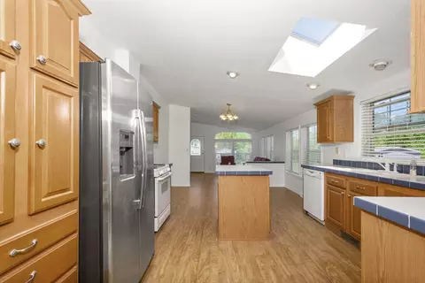 17 Constitution Ave, Warren, MA 01083 photo 9