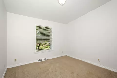 17 Constitution Ave, Warren, MA 01083 photo 16