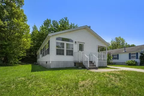 17 Constitution Ave, Warren, MA 01083 photo 2