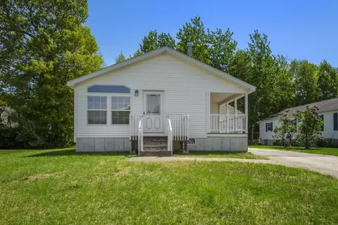 17 Constitution Ave, Warren, MA 01083 photo 3
