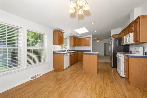 17 Constitution Ave, Warren, MA 01083 photo 7