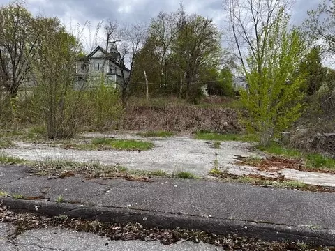 85 Fairmount St, Fitchburg, MA 01420