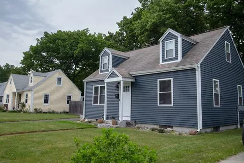 32 Valley Hts, Holyoke, MA 01040