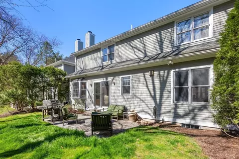 Exterior - 2 Dickson Ln, Weston, MA 02493 photo 3 of 4