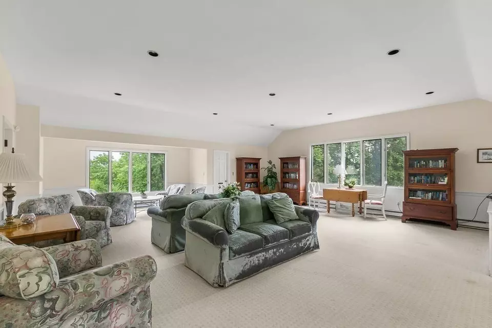 Living - 66 Highview Dr #66, Sandwich, MA 02563 photo 3 of 3