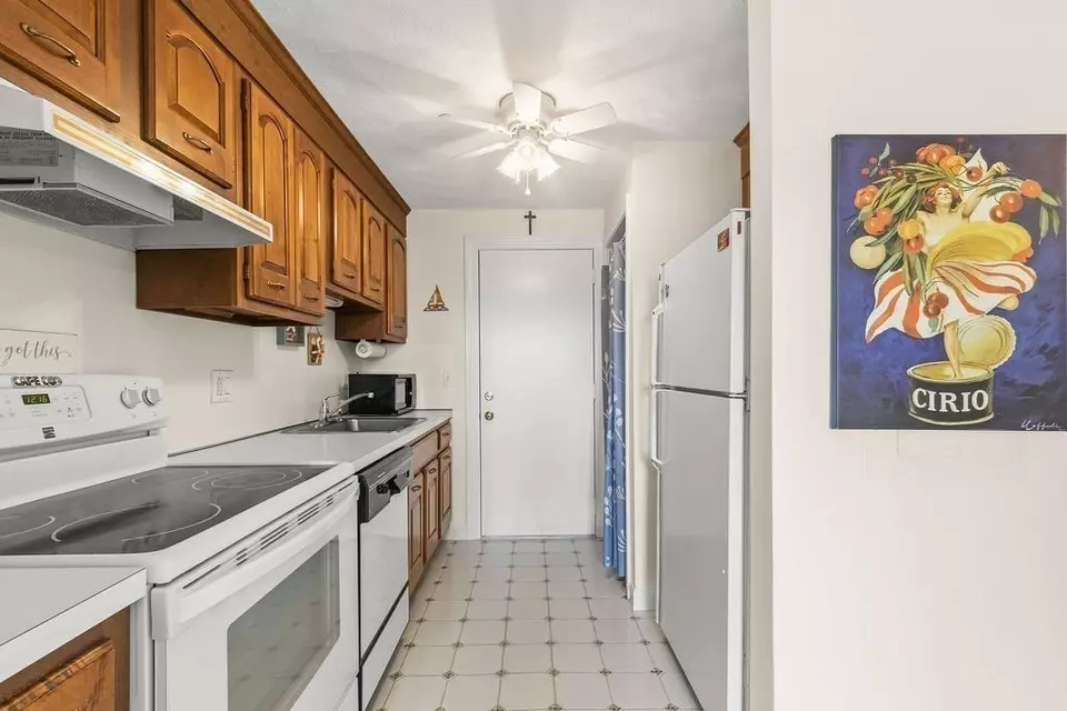 Kitchen - 66 Highview Dr #66, Sandwich, MA 02563 photo 2 of 3