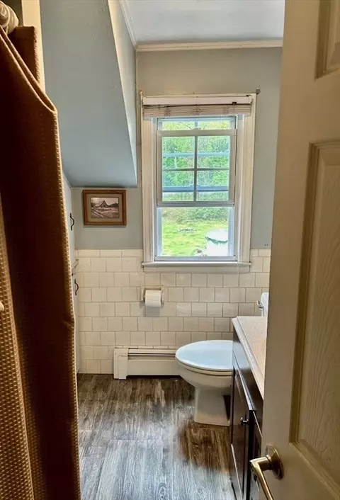 Bath - 9 Ardlock Pl, Dudley, MA 01571 photo 2 of 3