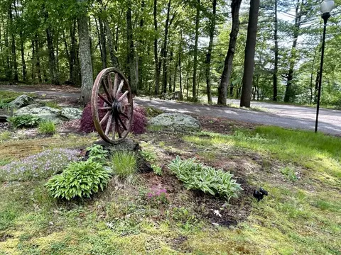 Exterior - 9 Ardlock Pl, Dudley, MA 01571 photo 4 of 10
