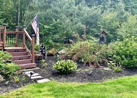 Exterior - 9 Ardlock Pl, Dudley, MA 01571 photo 6 of 10