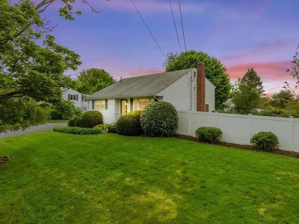 11 Thomas St, Brockton, MA 02302 22 Photos Movoto