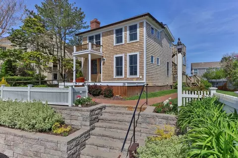 28 Bradford St, Provincetown, MA 02657