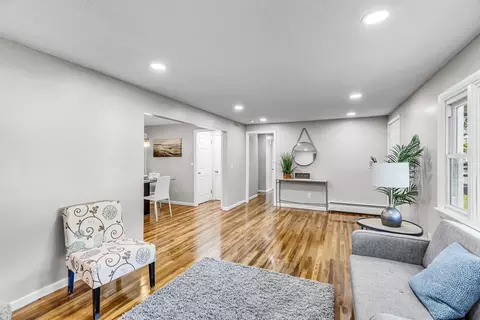 61 Cornwall St, Springfield, MA 01104 photo 8