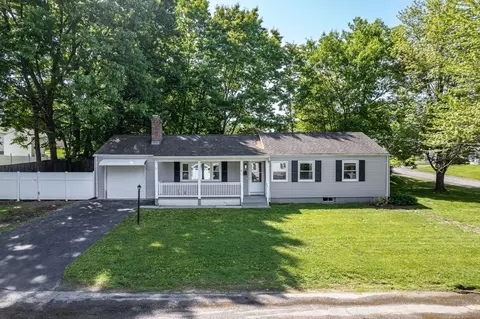 61 Cornwall St, Springfield, MA 01104 photo 2