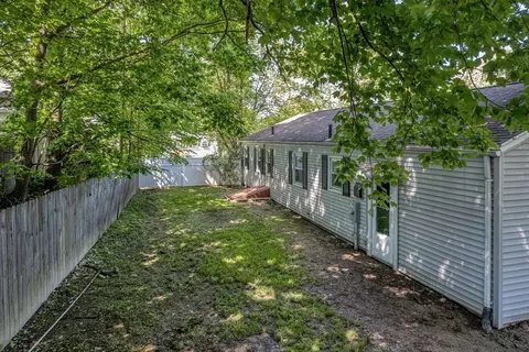 61 Cornwall St, Springfield, MA 01104 photo 4