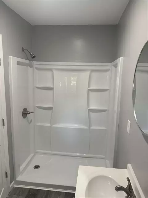 Bath - 36 Queen St, Springfield, MA 01109 photo 2 of 2