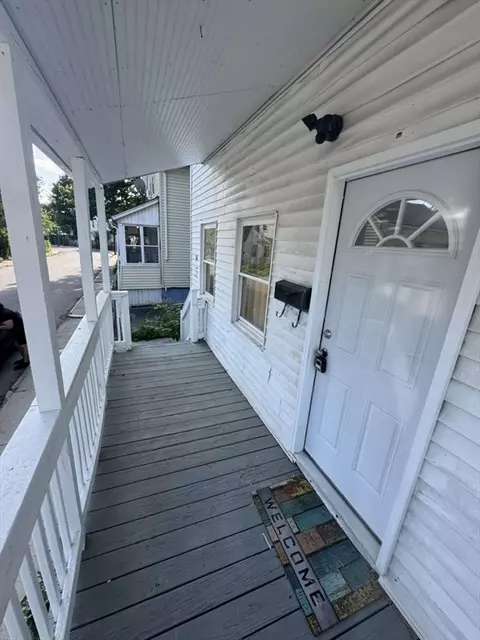 Exterior - 36 Queen St, Springfield, MA 01109 photo 1 of 1