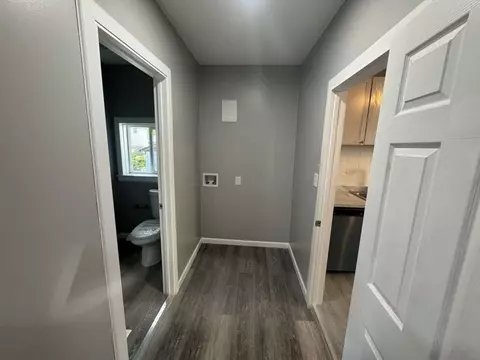 Entry Way - 36 Queen St, Springfield, MA 01109 photo 2 of 4