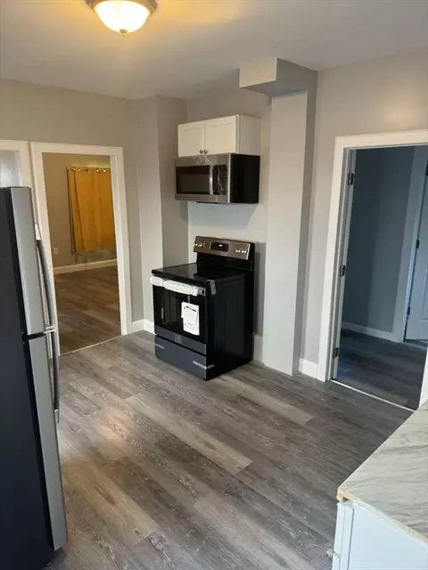 Entry Way - 36 Queen St, Springfield, MA 01109 photo 1 of 4