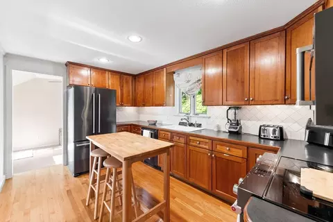 137 Chalmers St, Springfield, MA 01118 photo 10
