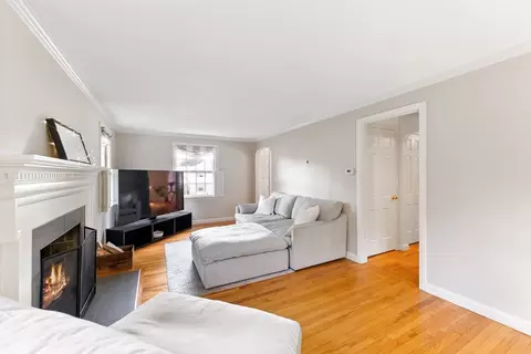 137 Chalmers St, Springfield, MA 01118 photo 5